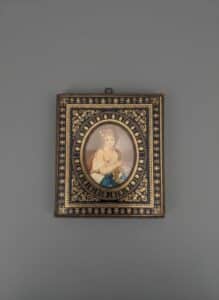 th-or-th-Century-Miniature-Portrait-of-a-Lady-in-Ornate-Gilt-Bronze-Frame