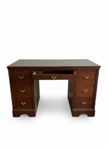 Traditional-Mahogany-Kneehole-Desk-second-image
