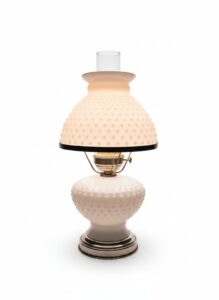 Vintage-Milk-Glass-Hobnail-Gone-With-The-Wind-Style-Table-Lamp