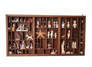 Vintage-Wooden-Printers-Tray-with-Wade-Figurines-and-Miniatures