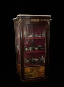 French-Louis-XV-Style-Vernis-Martin-Vitrine-Cabinet