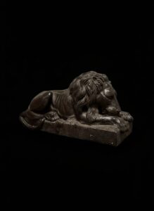 Large-Cast-Bronze-Recumbent-Lion-Sculpture-After-Antonio-Canova-3