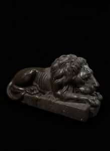 Large-Patinated-Bronze-Recumbent-Lion-Sculpture-After-Antonio-Canova-3