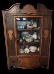 Queen-Anne-Style-Walnut-Curio-Cabinet-3