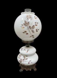 Vintage-Gone-With-The-Wind-Milk-Glass-Hurricane-Lamp