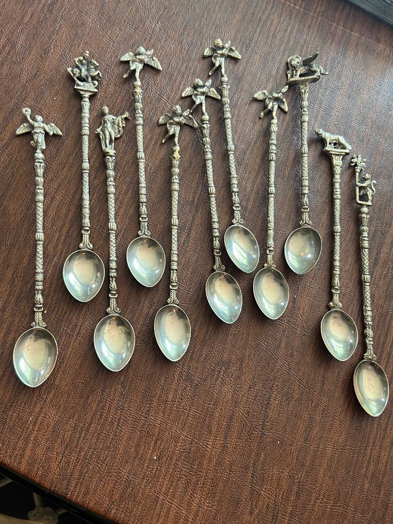 Naperville Estate Sale! Collectibles! Costume Jewelry! Cooking & Bakeware! & MORE