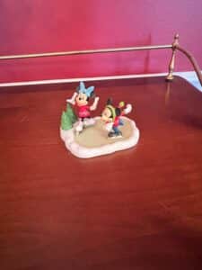 Department-Disney-Village-Mickey-and-Minnie-Go-Skating-Figurine