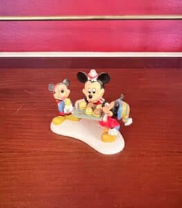 Disney-Mickey-and-Friends-Share-a-Treat-Figurine