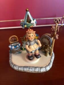 Goebel-Alpine-Dancer-and-Musik-Please-Limited-Edition-Figurines-third-image