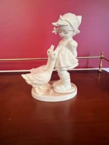 Goebel-Hummel-Goose-Girl-Figurine-or-II-Expressions-of-Youth