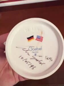 Goebel-Hummel-Latest-News-Figurine-second-image