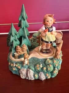 Goebel-Hummel-Sister-Figurine-with-Summer-Stroll-Hummelscape-Base