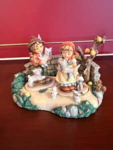 Goebel-The-Little-Gardener-Limited-Edition-Hummel-Figurine