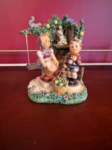 Goebel-Treehouse-Treats-Hummel-Figurine-D