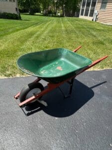 Green-Single-Wheel-Garden-Wheelbarrow