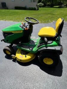 John-Deere-S-Lawn-Tractor-fourth-image