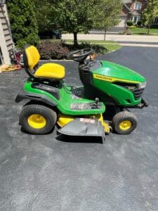 John-Deere-S-Lawn-Tractor-second-image