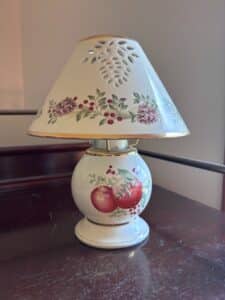 Lenox-Williamsburg-Boxwood-Pine-Candle-Lamp