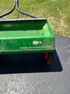 Scotts-Spreader-with-Precision-Flow-Control-second-image