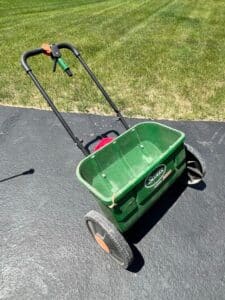 Scotts-Turf-Builder-Broadcast-Spreader