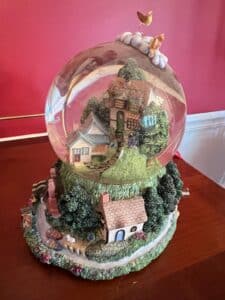 Thomas-Kinkade-Musical-Snow-Globe-with-Village-Scene