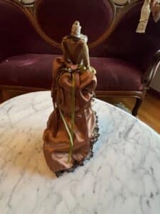 Victorian-Treasures-Mannequin-Dress-Form-Figurine-second-image