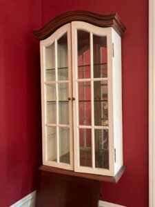 Vintage-Bombay-Co.-White-Arch-Top-Curio-Cabinet