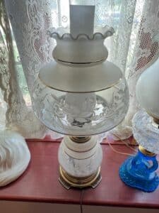 Vintage-Quoizel-Satin-Lace-Hurricane-Lamp