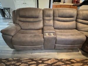 Power-Reclining-Piece-Sectional-with-Console-USB-fifth-image