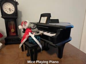 Mice-Playing-Piano