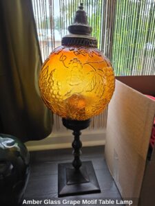 Amber-Glass-Grape-Motif-Table-Lamp