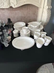 Assorted-Glassware-and-Dinnerware-Set-fourth-image
