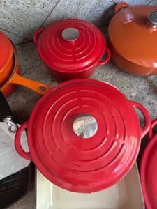 Linea-Enameled-Cast-Iron-Dutch-Oven-and-Skillet-Set-fourth-image