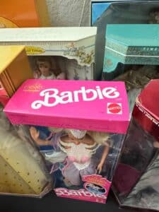 Ice-Capades-th-Anniversary-Barbie-Doll-second-image