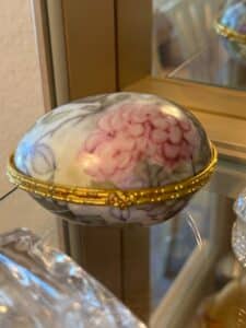 Limoges-Porcelain-Hinged-Egg-Trinket-Box-with-Floral-Design-second-image