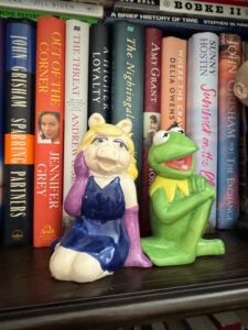 The-Muppets-Miss-Piggy-and-Kermit-the-Frog-Salt-and-Pepper-Shakers