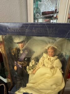 The-Royal-Couple-Prince-Charles-and-Princess-Diana-Wedding-Dolls-by-Goldberger-second-image