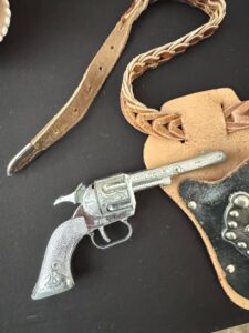 Vintage-Pony-Boy-Toy-Cap-Gun-and-Holster-Set-second-image