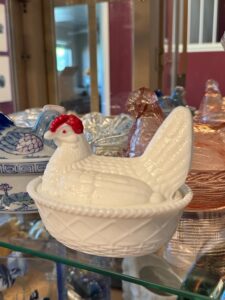 Westmoreland-White-Milk-Glass-Hen-on-Nest