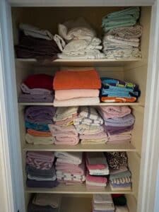 Assorted-Lot-of-Linens-and-Towels