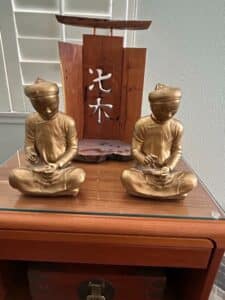 Vintage-Austin-Productions-Scholars-Figurine-Set-with-Wooden-Display