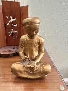 Vintage-Austin-Productions-Scholars-Figurine-Set-with-Wooden-Display-second-image