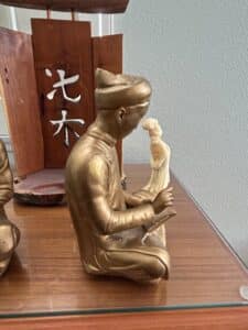 Vintage-Austin-Productions-Scholars-Figurine-Set-with-Wooden-Display-third-image