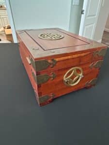 Vintage-Chinese-Rosewood-Jewelry-Box-with-Ornate-Brasswork-fifth-image