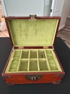 Vintage-Chinese-Rosewood-Jewelry-Box-with-Ornate-Brasswork-third-image