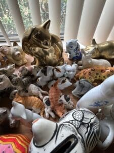 Collection-of-Ceramic-Cat-Figurines-including-De-Rosa-Aldo-Londi-Bitossi-and-Chinese-Cloisonne-fifth-image
