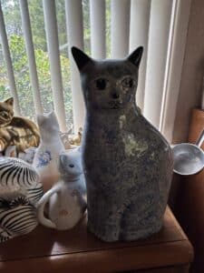 Collection-of-Ceramic-Cat-Figurines-including-De-Rosa-Aldo-Londi-Bitossi-and-Chinese-Cloisonne-sixth-image