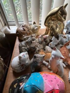 Collection-of-Ceramic-Cat-Figurines-including-De-Rosa-Aldo-Londi-Bitossi-and-Chinese-Cloisonne-third-image