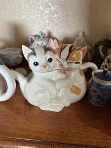 Collection-of-Novelty-Animal-and-Themed-Teapots-third-image
