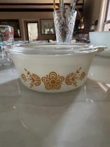 Pyrex-Butterprint-Turquoise-Casserole-Dish-with-Lid